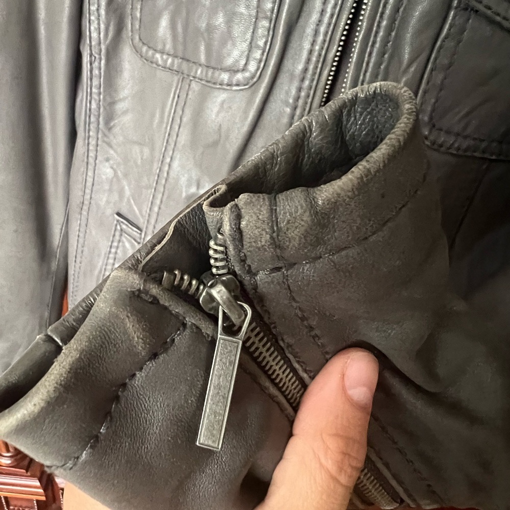 Leather jacket - Picture 6 of 7